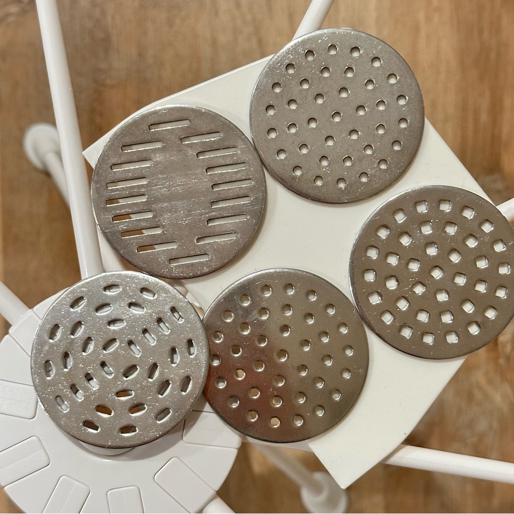 Handheld Electric Pasta Maker & Pasta Drying Rack Bundle - Picture 9 of 11